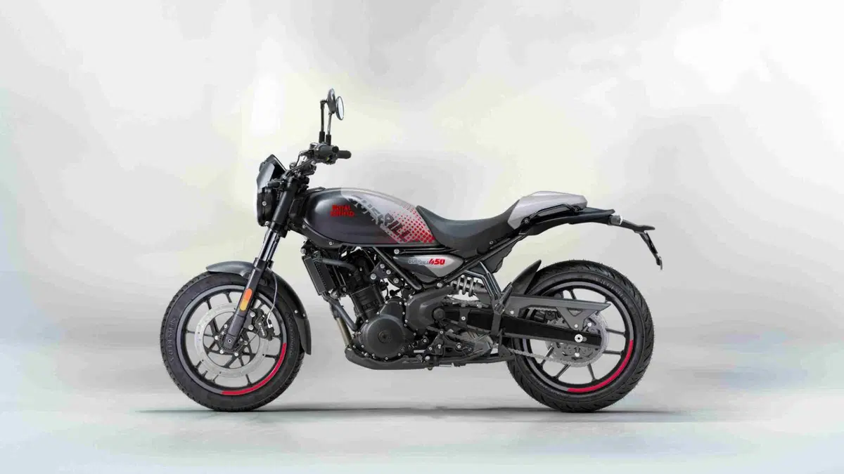 Royal Enfield Guerrilla 450 APEX 2026: la roadster indiana si fa più cattiva (8)