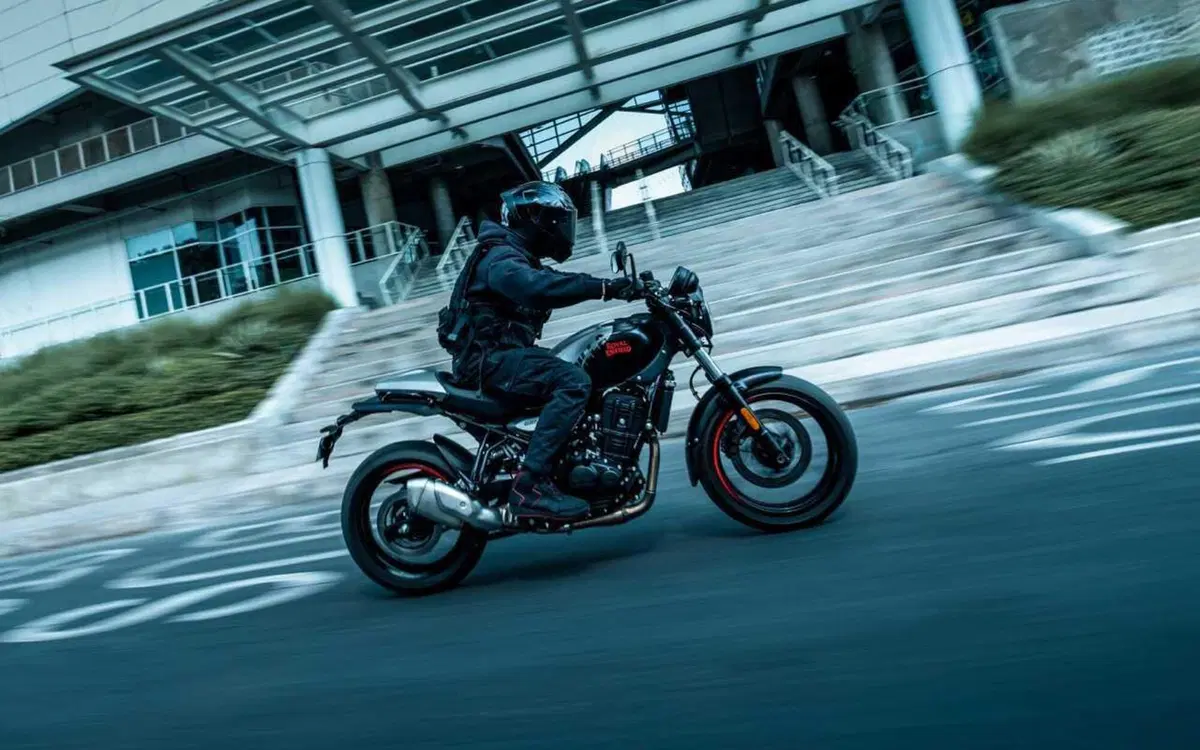 Royal Enfield Guerrilla 450 APEX 2026: la roadster indiana si fa più cattiva (20)
