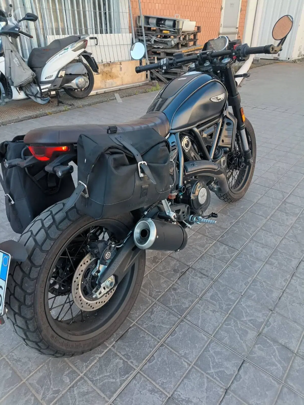 Ducati Scrambler 800 Nightshift (2023 - 24) (4)
