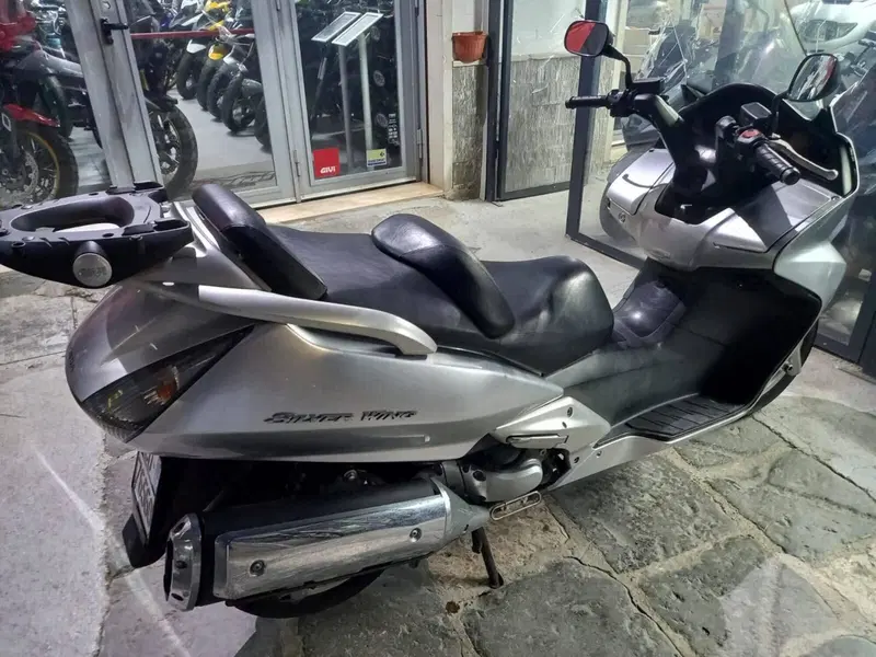 Honda Silver Wing 600 (2001 - 05) (7)