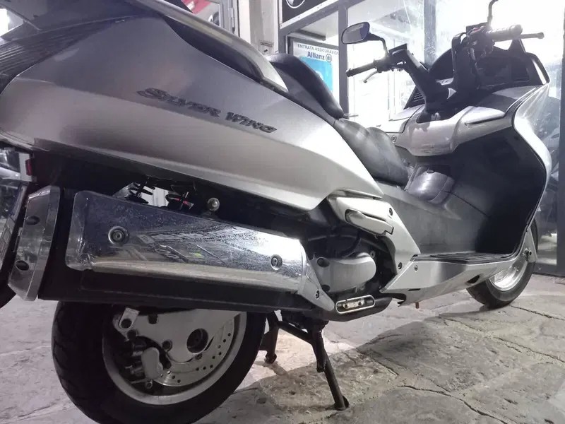 Honda Silver Wing 600 (2001 - 05) (6)