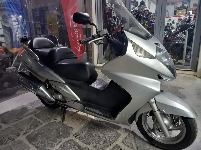Honda Silver Wing 600 (2001 - 05) (9)