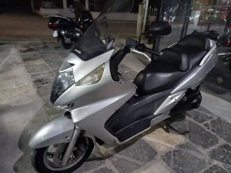 Honda Silver Wing 600 (2001 - 05) (4)