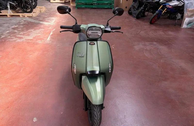Lambretta V200 Special (2021 - 26) (2)