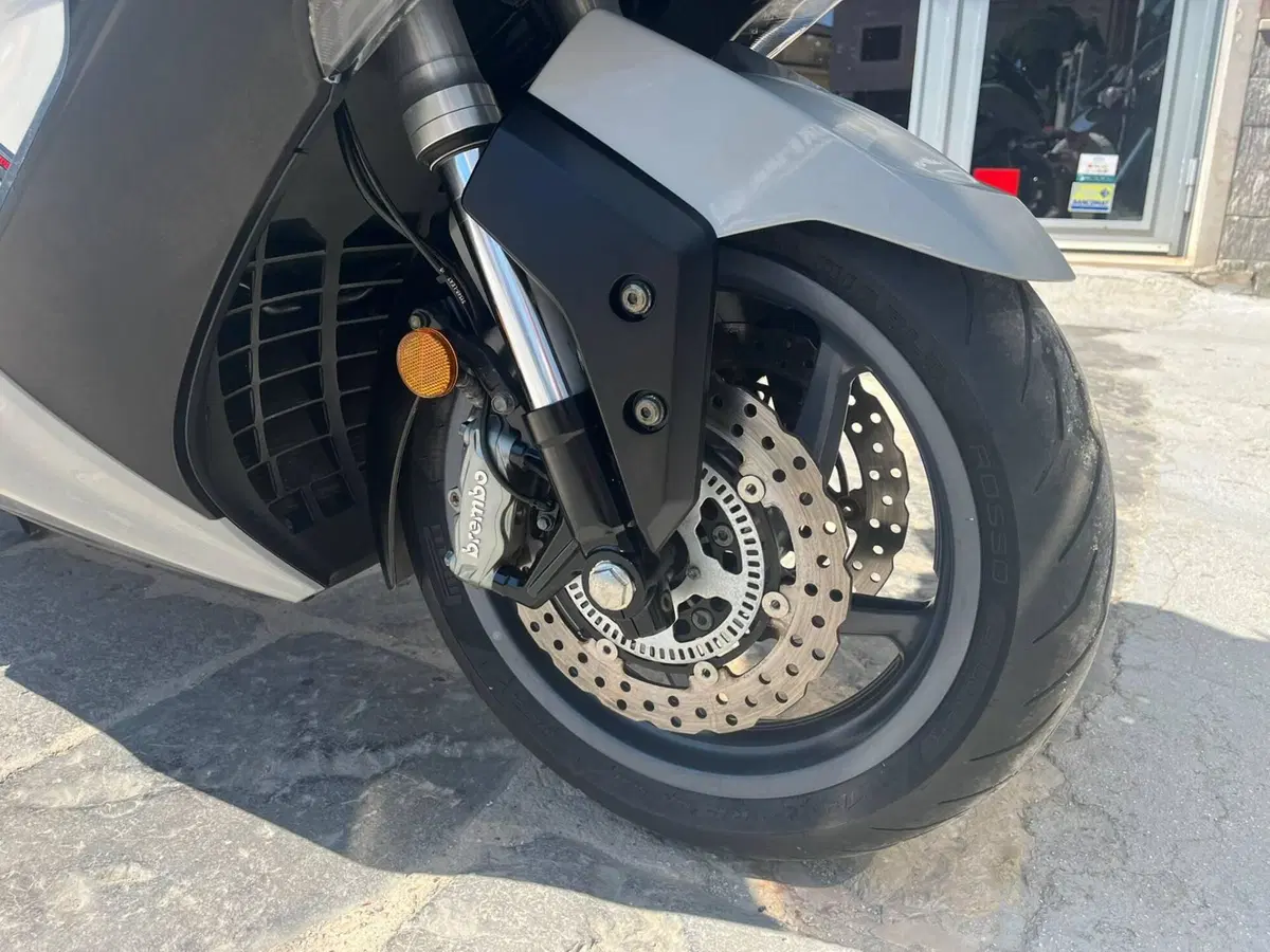 Kymco AK 550 ETS (2021 - 26) (8)