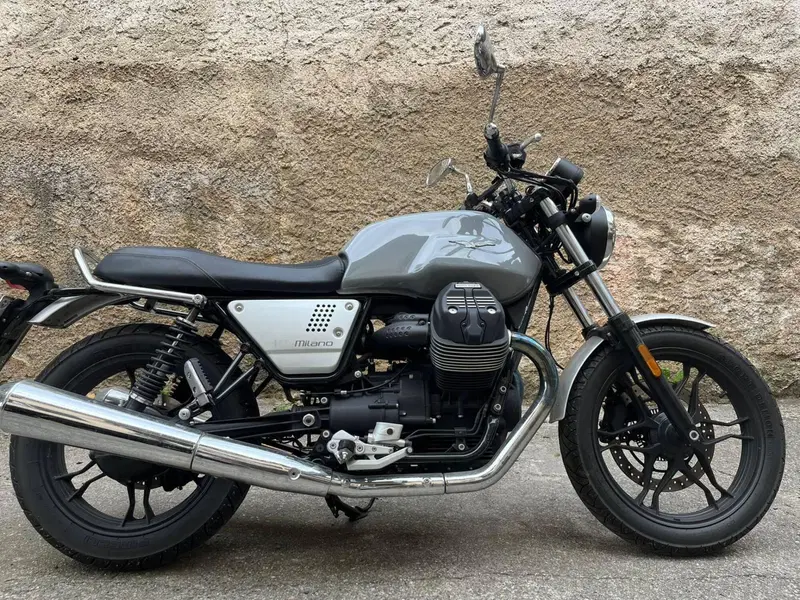 Moto Guzzi V7 III Milano (2018 - 20) (2)