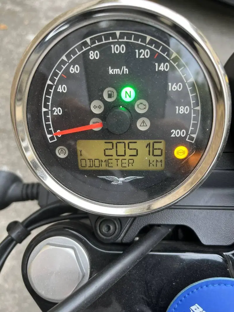Moto Guzzi V7 III Milano (2018 - 20) (3)