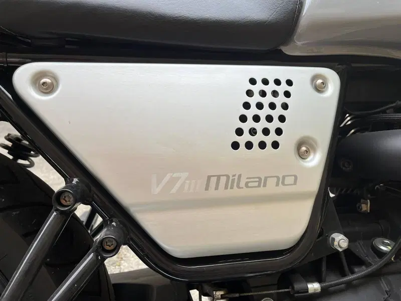 Moto Guzzi V7 III Milano (2018 - 20) (5)