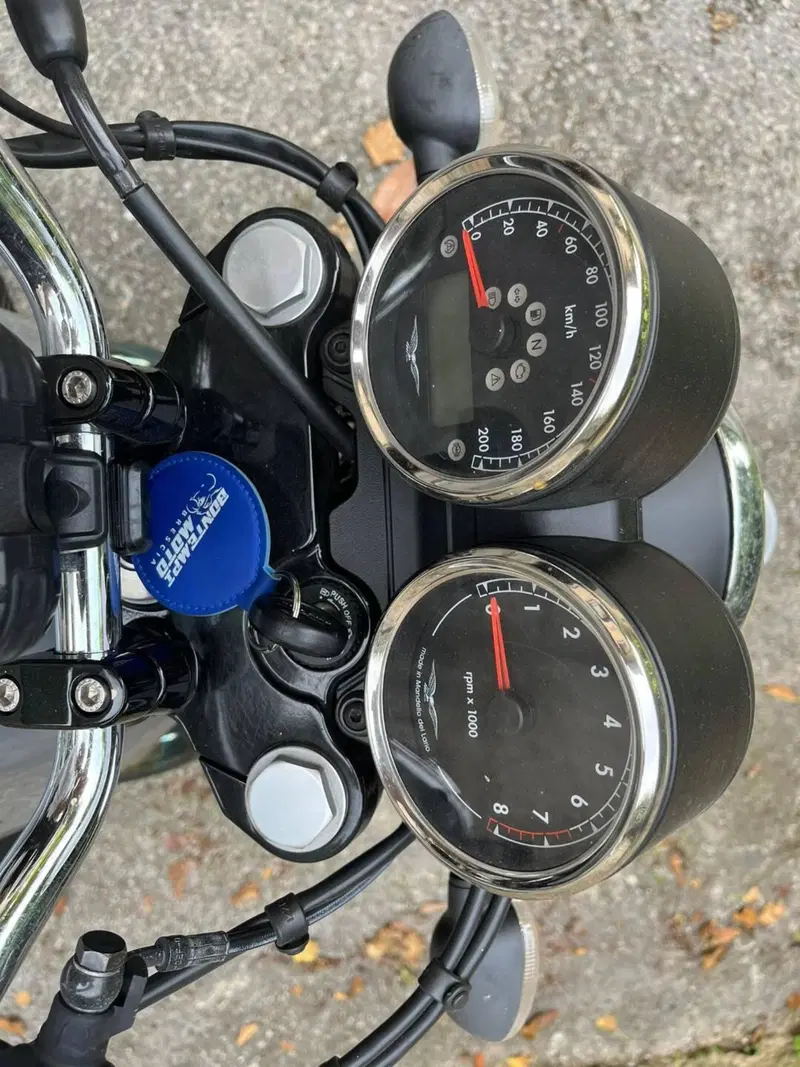 Moto Guzzi V7 III Milano (2018 - 20) (6)