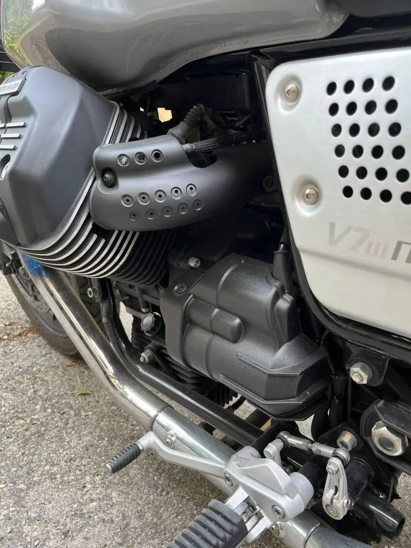 Moto Guzzi V7 III Milano (2018 - 20) (7)