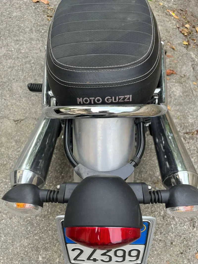 Moto Guzzi V7 III Milano (2018 - 20) (9)