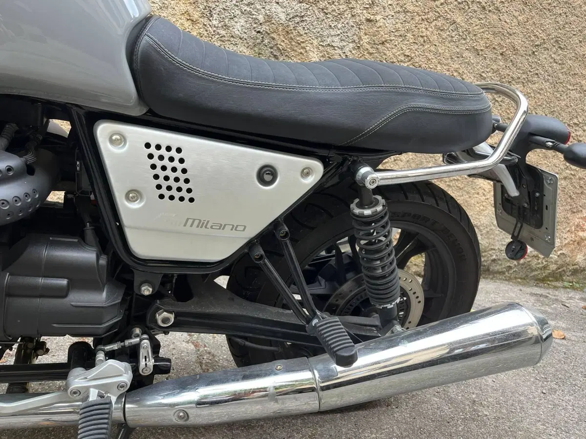 Moto Guzzi V7 III Milano (2018 - 20) (10)