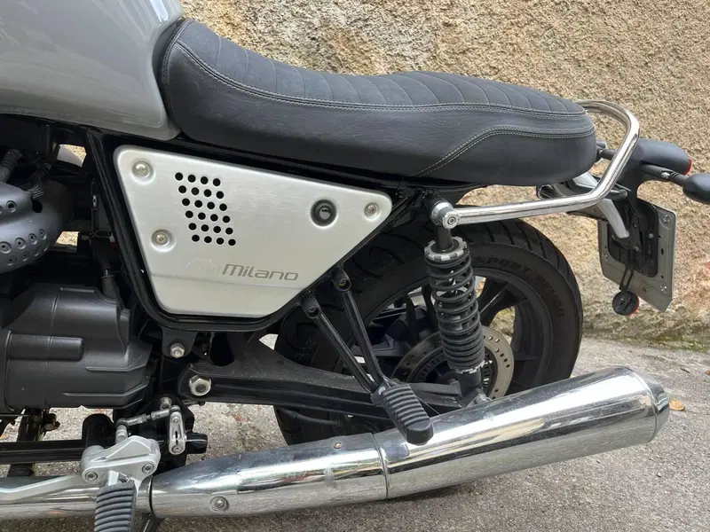 Moto Guzzi V7 III Milano (2018 - 20) (10)