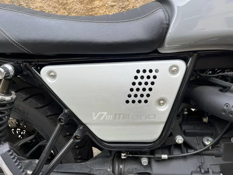Moto Guzzi V7 III Milano (2018 - 20) (13)