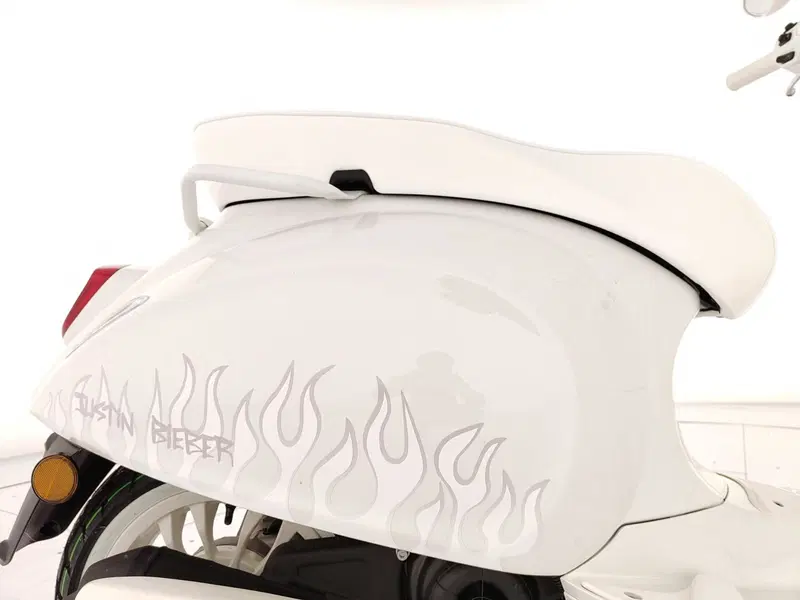 Vespa Sprint 50 Justin Bieber (2022 - 24) (16)