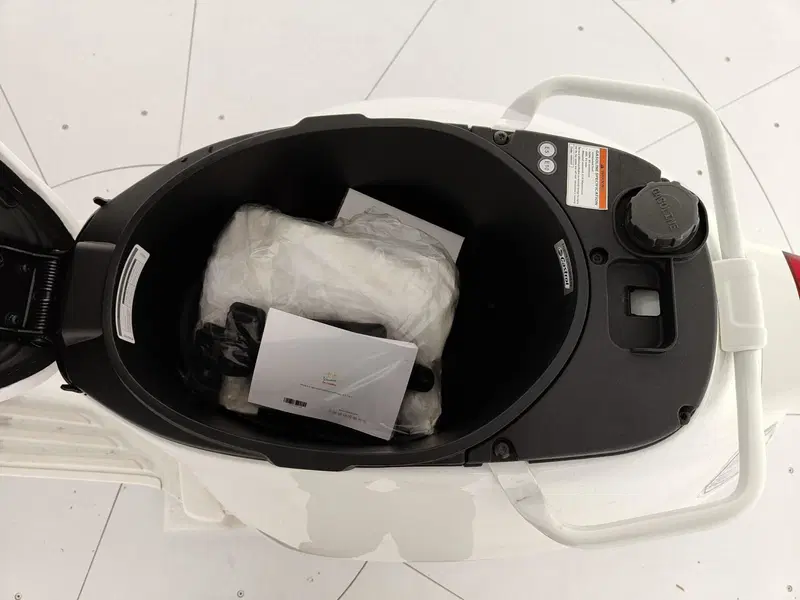 Vespa Sprint 50 Justin Bieber (2022 - 24) (18)