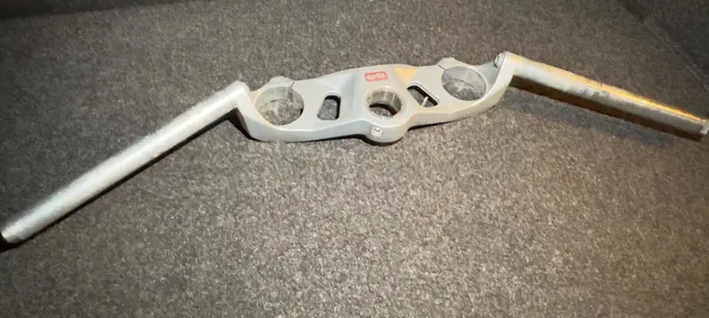 Manubrio di serie Aprilia RS660 2020-2026 (2)
