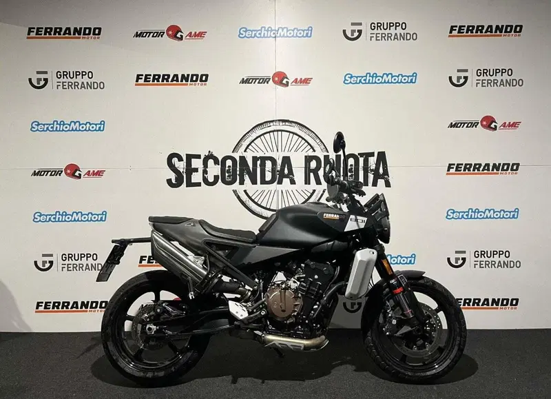 Husqvarna Svartpilen 801 (2024 - 26)