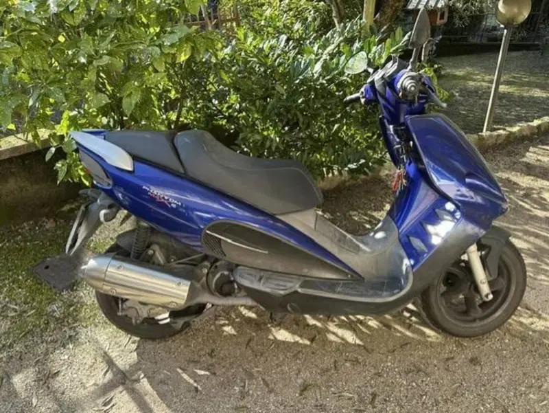 Malaguti F12 Phantom Max 200 (2)