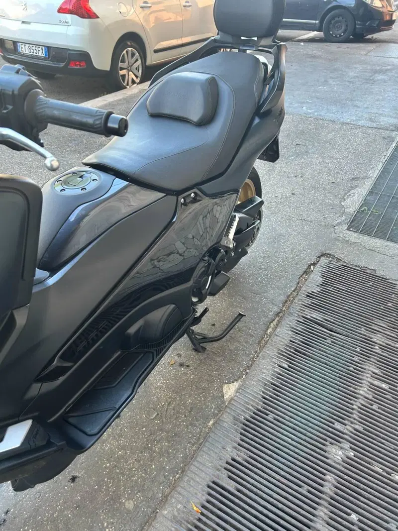 Yamaha T-Max 560 Tech Max (2022 - 24) (4)