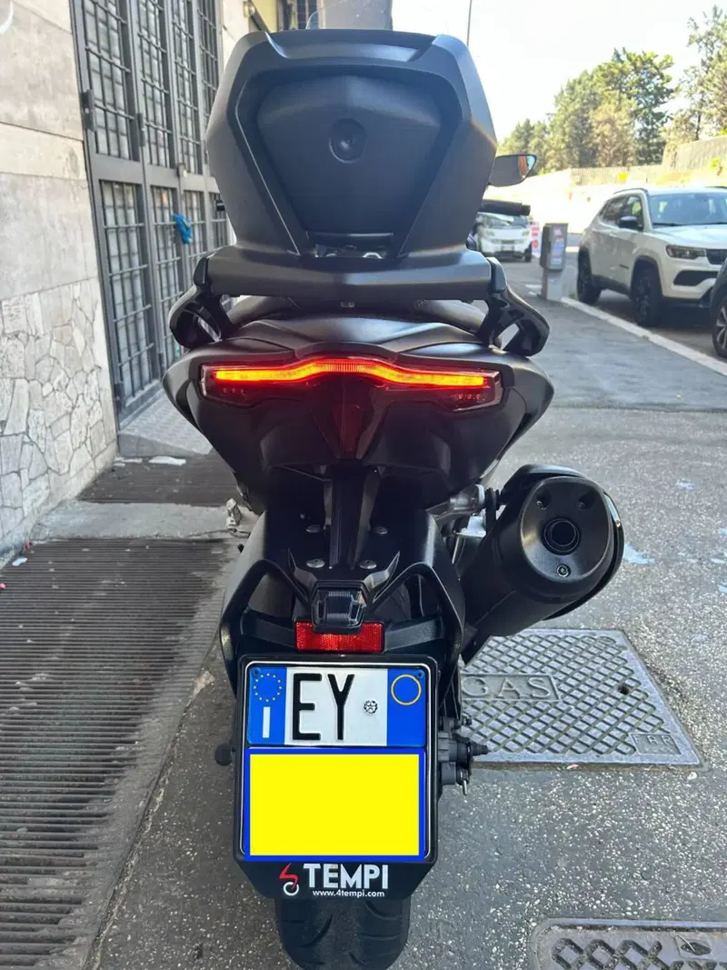 Yamaha T-Max 560 Tech Max (2022 - 24) (9)