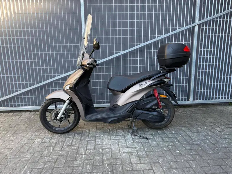 Piaggio Liberty 50 3V S (2021 - 24) (2)