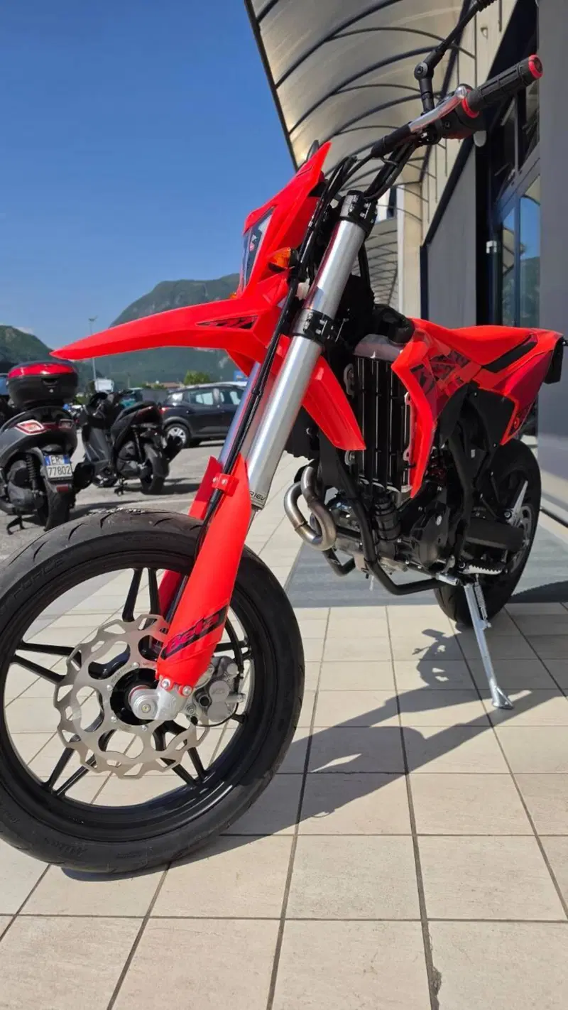Betamotor RR 125 4T Motard T (2025 - 26) (3)