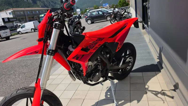Betamotor RR 125 4T Motard T (2025 - 26) (4)