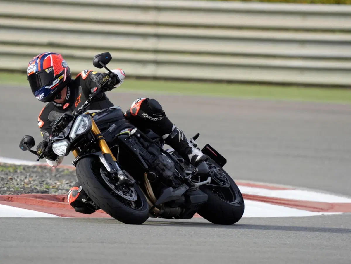 Metzeler Sportec 01 - 01 RS: Dalla strada alla pista [VIDEO]