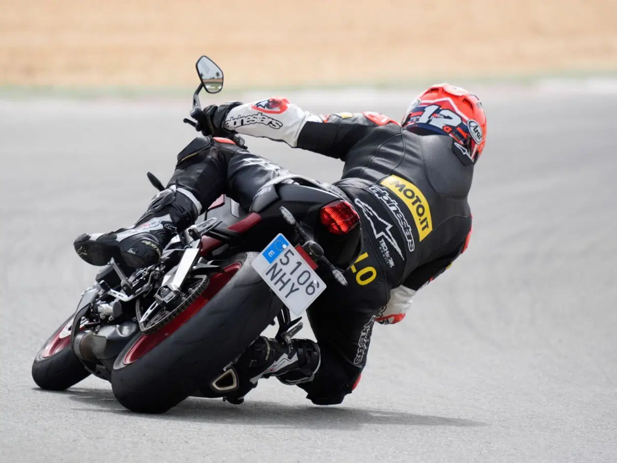 Metzeler Sportec 01 - 01 RS: Dalla strada alla pista [VIDEO] (3)