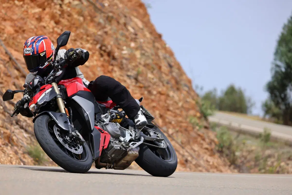 Metzeler Sportec 01 - 01 RS: Dalla strada alla pista [VIDEO] (5)