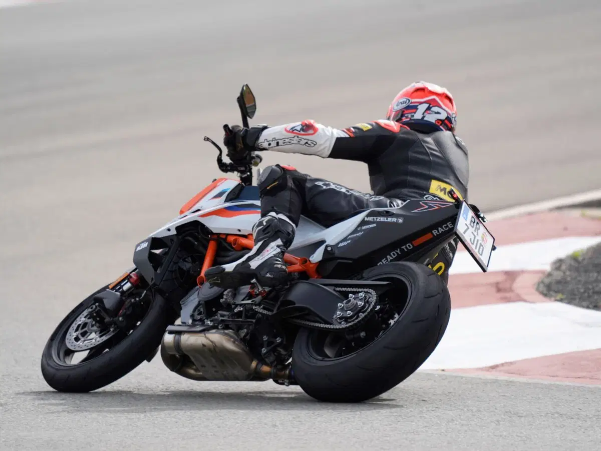 Metzeler Sportec 01 - 01 RS: Dalla strada alla pista [VIDEO] (4)