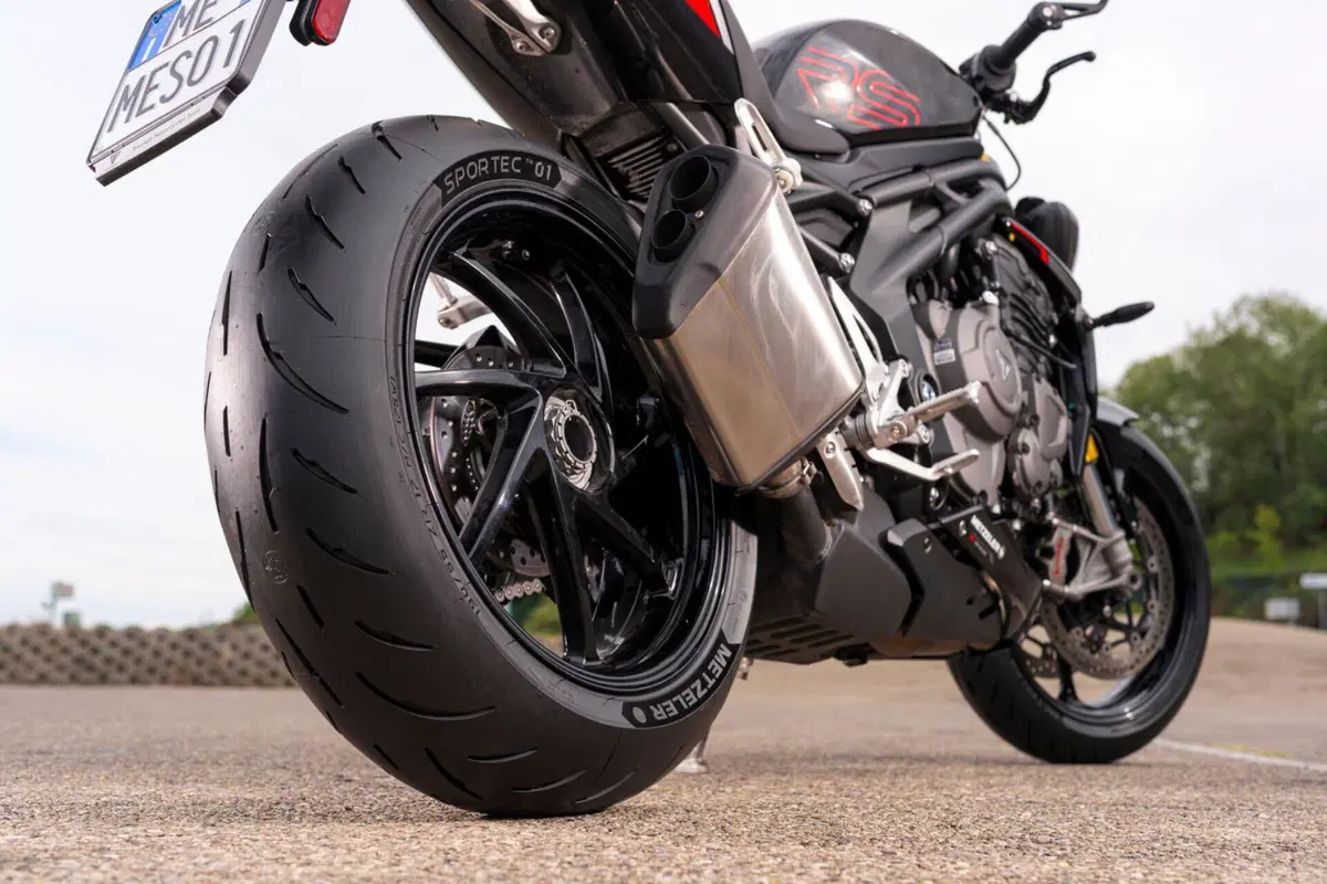 Metzeler Sportec 01 - 01 RS: Dalla strada alla pista [VIDEO] (10)