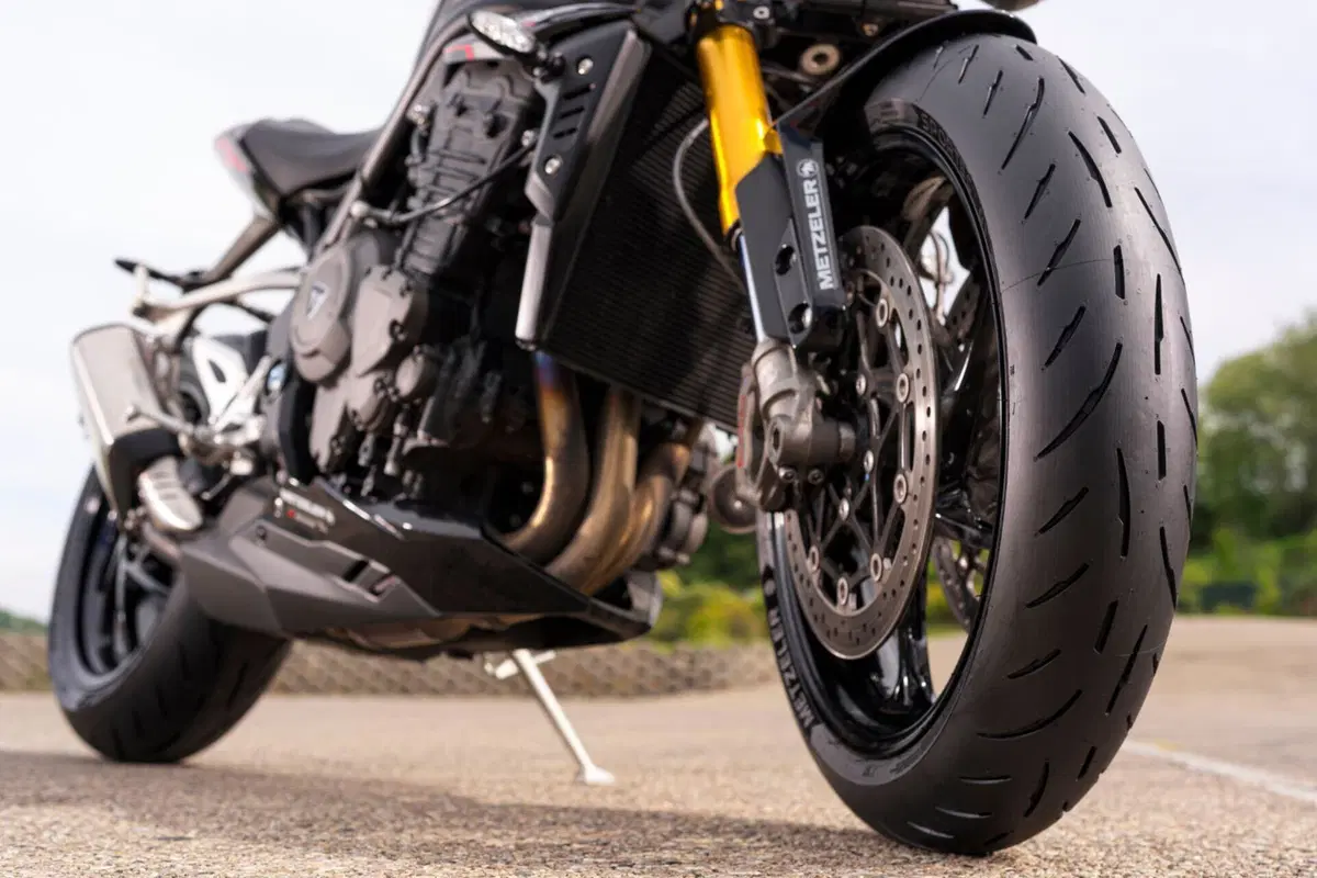 Metzeler Sportec 01 - 01 RS: Dalla strada alla pista [VIDEO] (12)