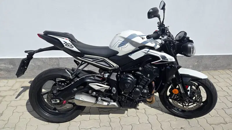 Triumph Street Triple 765 R (2023 - 26) (2)