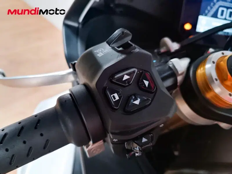 Aprilia RSV4 1100 Factory (2025 - 26) (24)