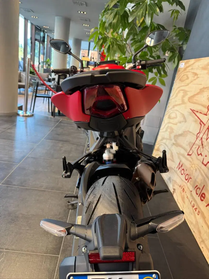 MV Agusta Brutale 800 (2026) (10)
