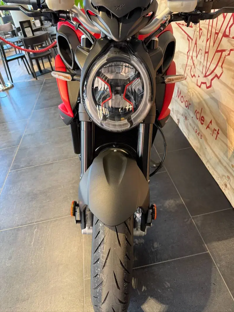 MV Agusta Brutale 800 (2026) (11)