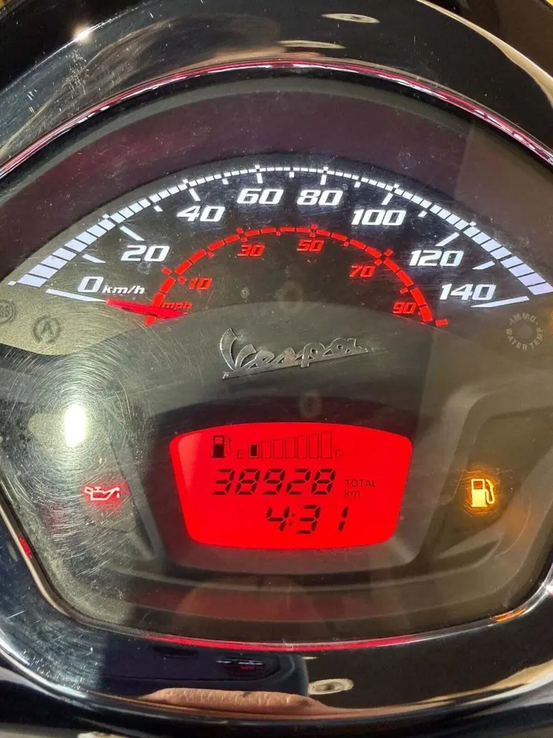 Vespa GTS 300 Hpe (2021 - 22) (5)