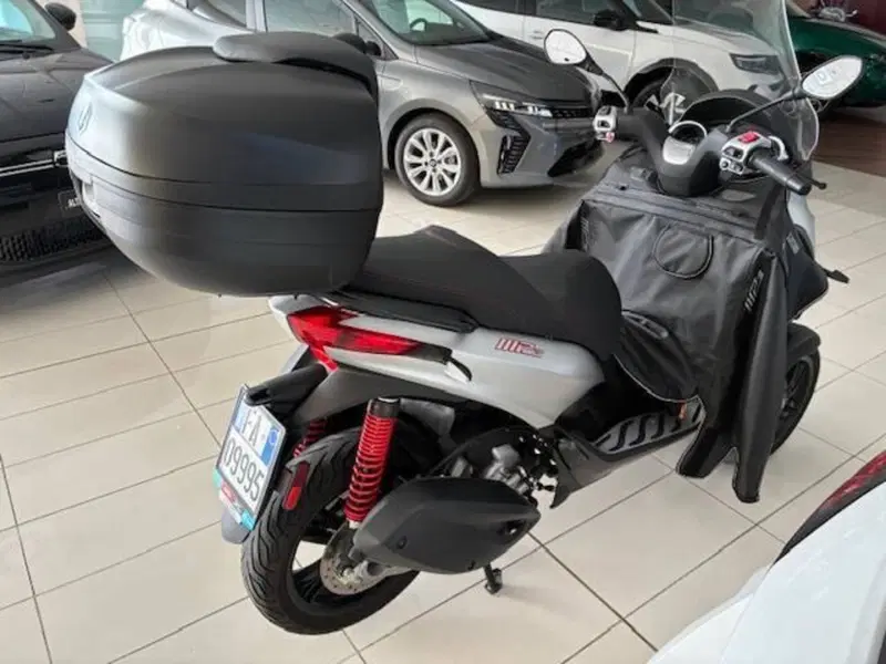 Piaggio MP3 300 ABS Hpe (2021 - 24) (2)