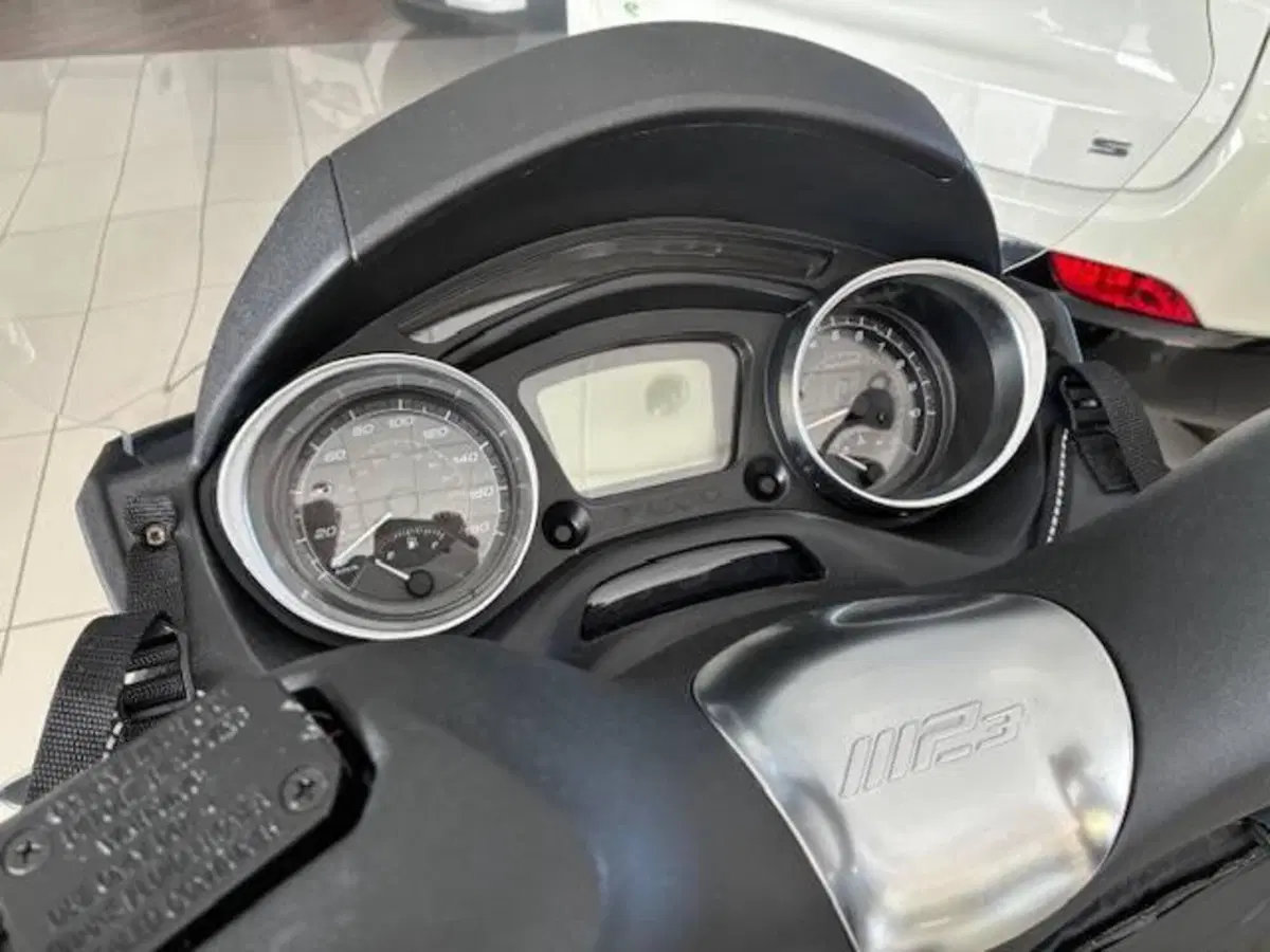 Piaggio MP3 300 ABS Hpe (2021 - 24) (4)