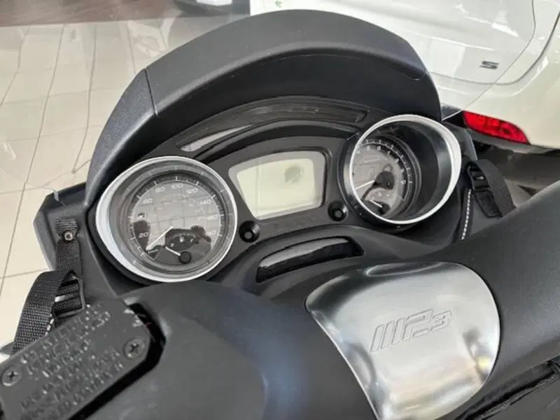 Piaggio MP3 300 ABS Hpe (2021 - 24) (4)