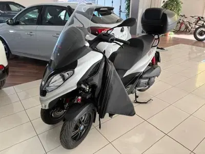 Piaggio MP3 300 ABS Hpe (2021 - 24) usata