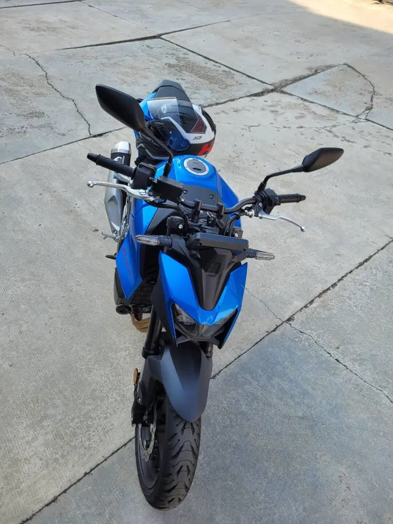 Honda CB 750 Hornet (2025) (9)