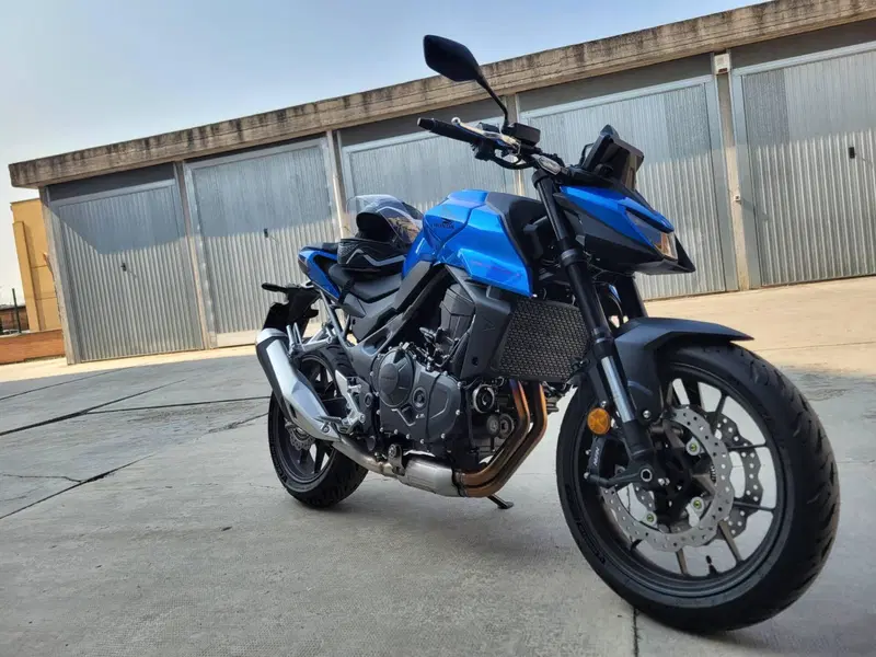 Honda CB 750 Hornet (2025) (11)