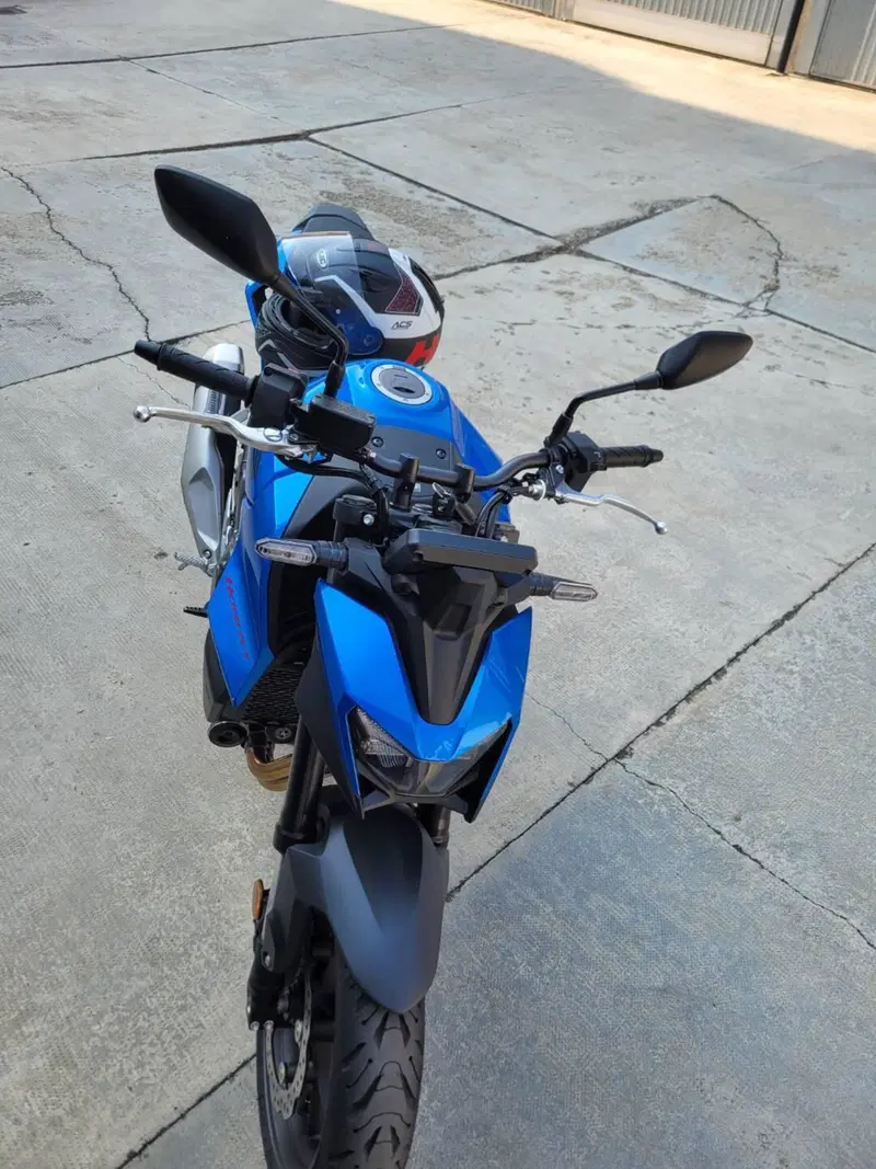 Honda CB 750 Hornet (2025) (12)