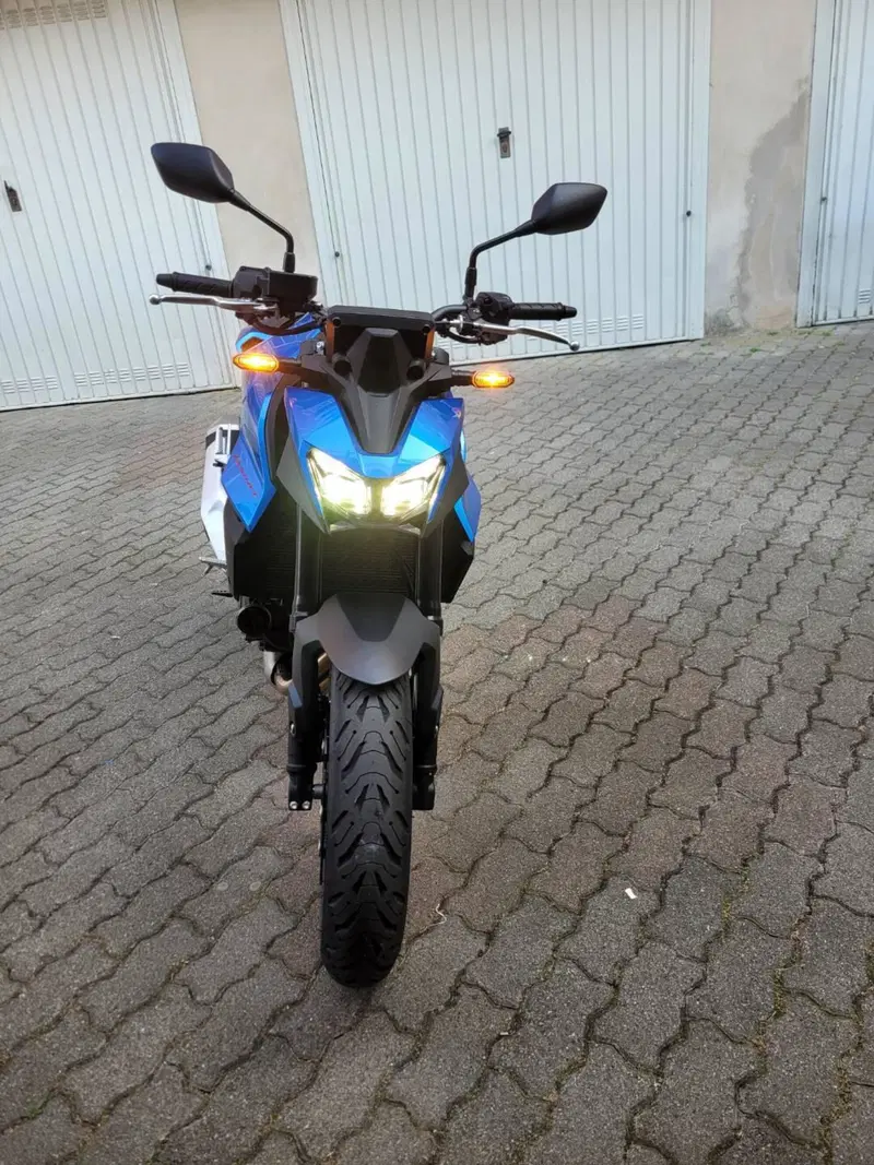 Honda CB 750 Hornet (2025) (13)