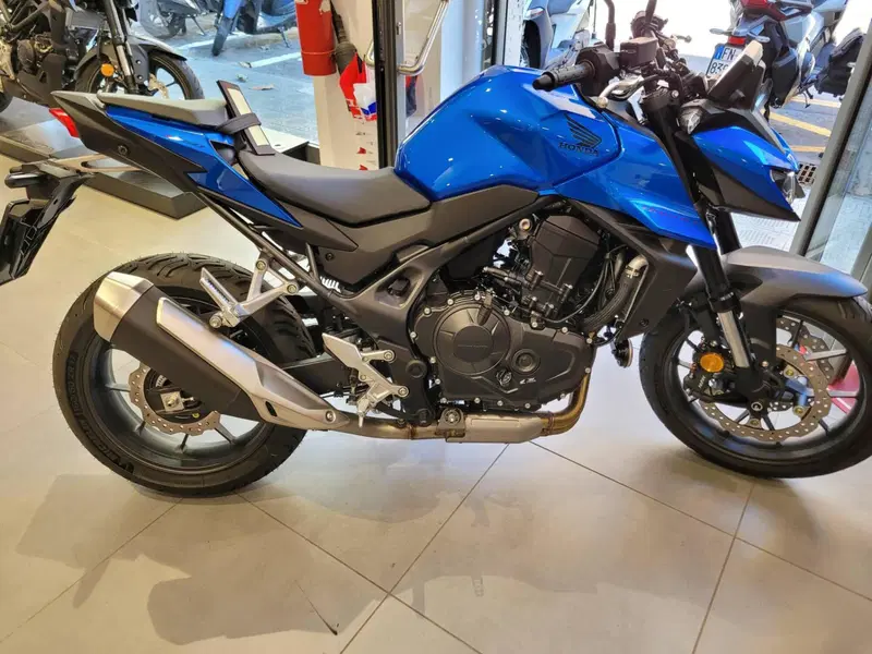 Honda CB 750 Hornet (2025) (15)