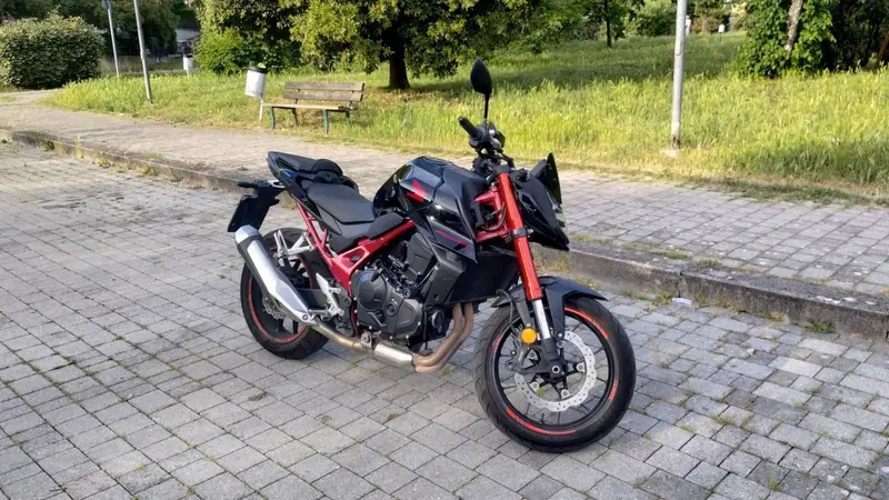 Honda CB 750 Hornet (2023 - 24) (3)