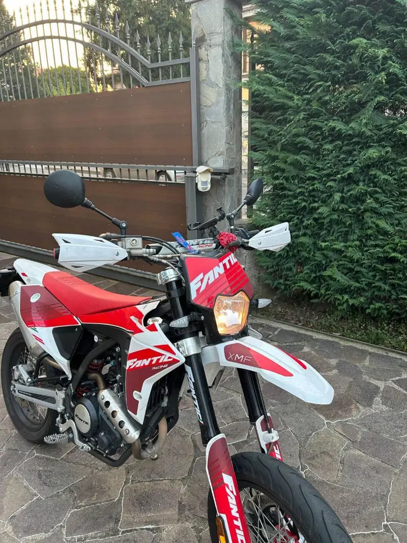 Fantic Motor XMF 125 Motard Performance 4T (2023 - 24) (5)